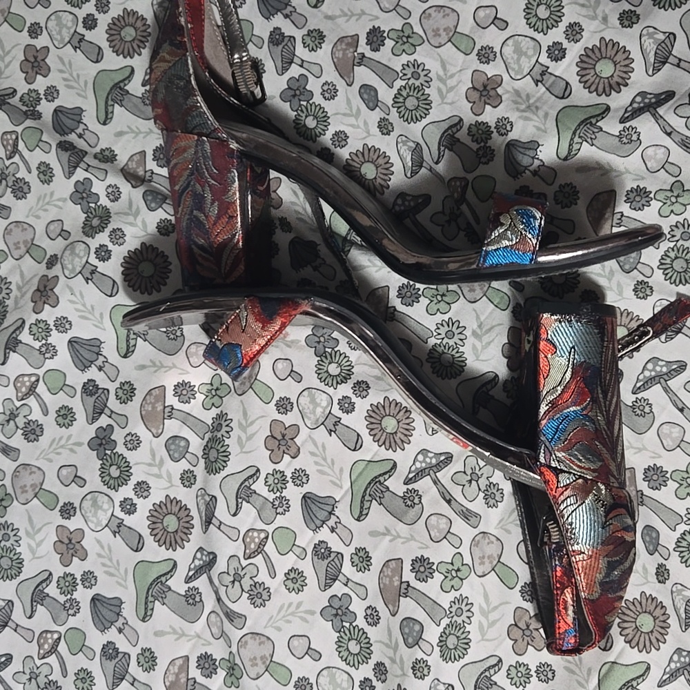 Floral Pumps